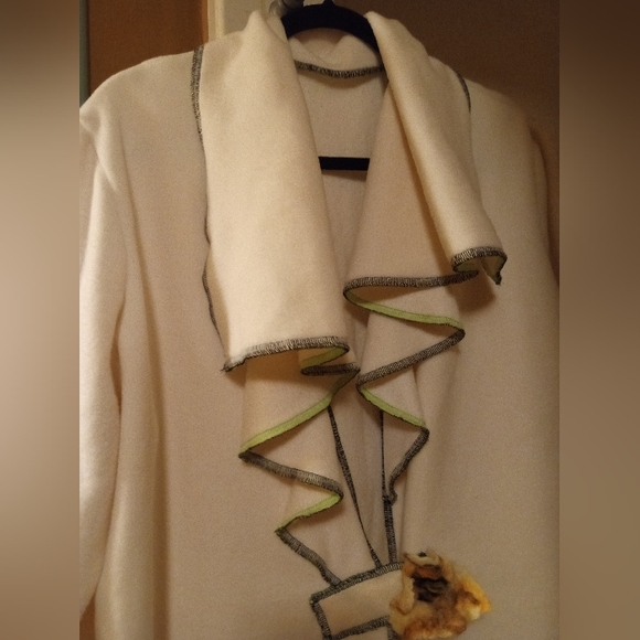 Soft cre sweater coat - Picture 2 of 6